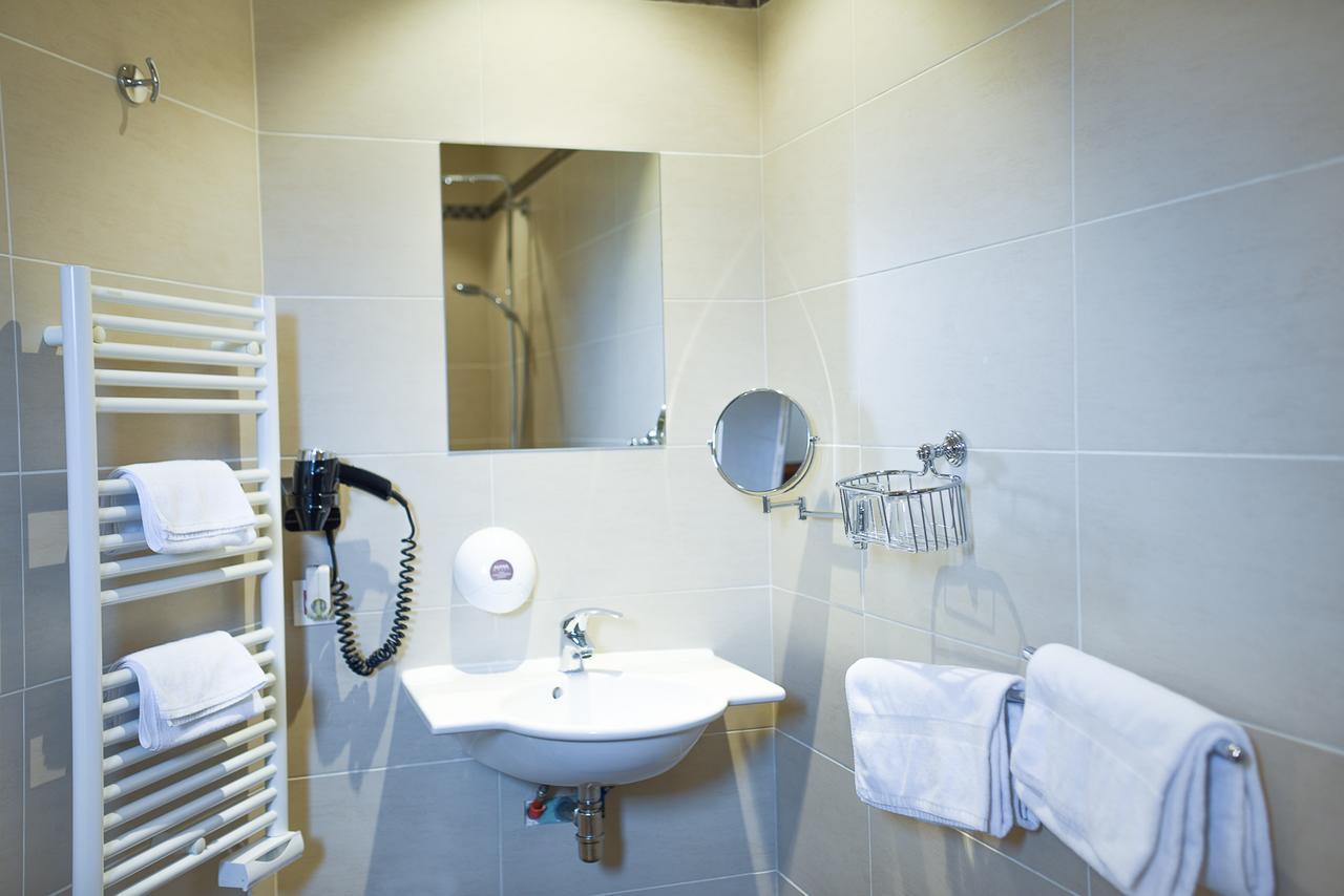 บีแอนด์บี เลอ โคล่ ดู ฟาร์ Bed & Breakfast Saint-Samson-de-la-Roque ภายนอก รูปภาพ
