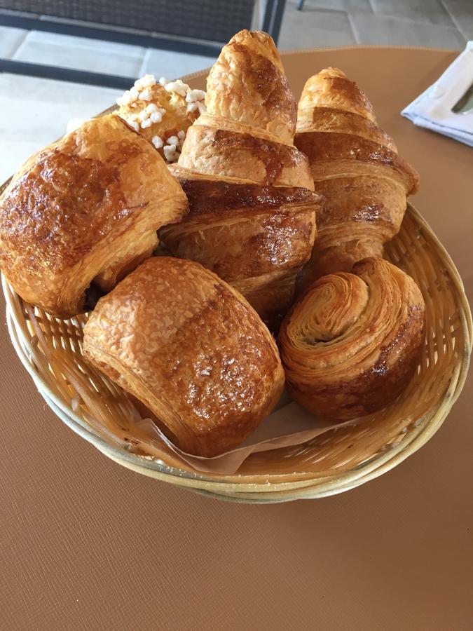 บีแอนด์บี เลอ โคล่ ดู ฟาร์ Bed & Breakfast Saint-Samson-de-la-Roque ภายนอก รูปภาพ